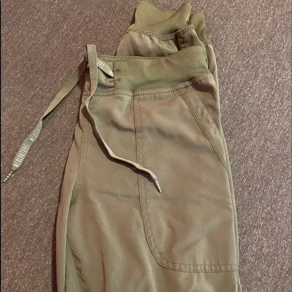 SCRUBS - Picture 16 of 16